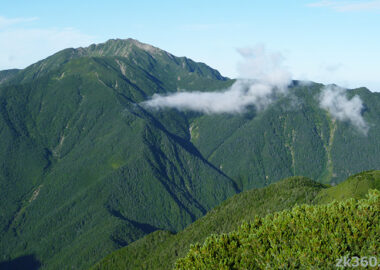 甲斐駒ヶ岳から見た仙丈ケ岳