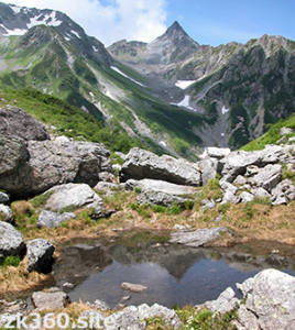 The "upside-down Yari" reflected in the Tengu pond.